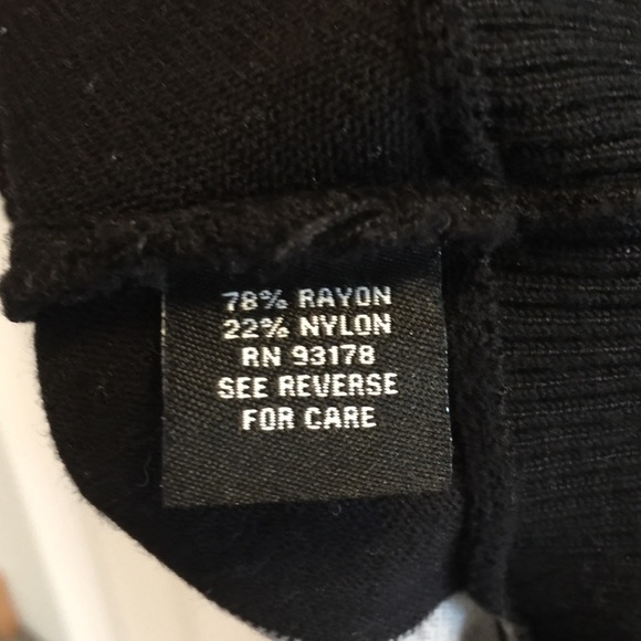 Black and Grey V-Neck - Picture 5 of 6